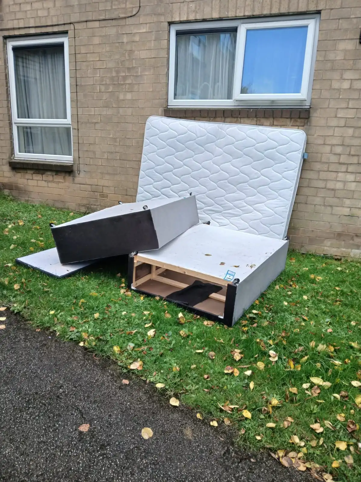 Mattress Removal in Cleveleys - uniformed team with van