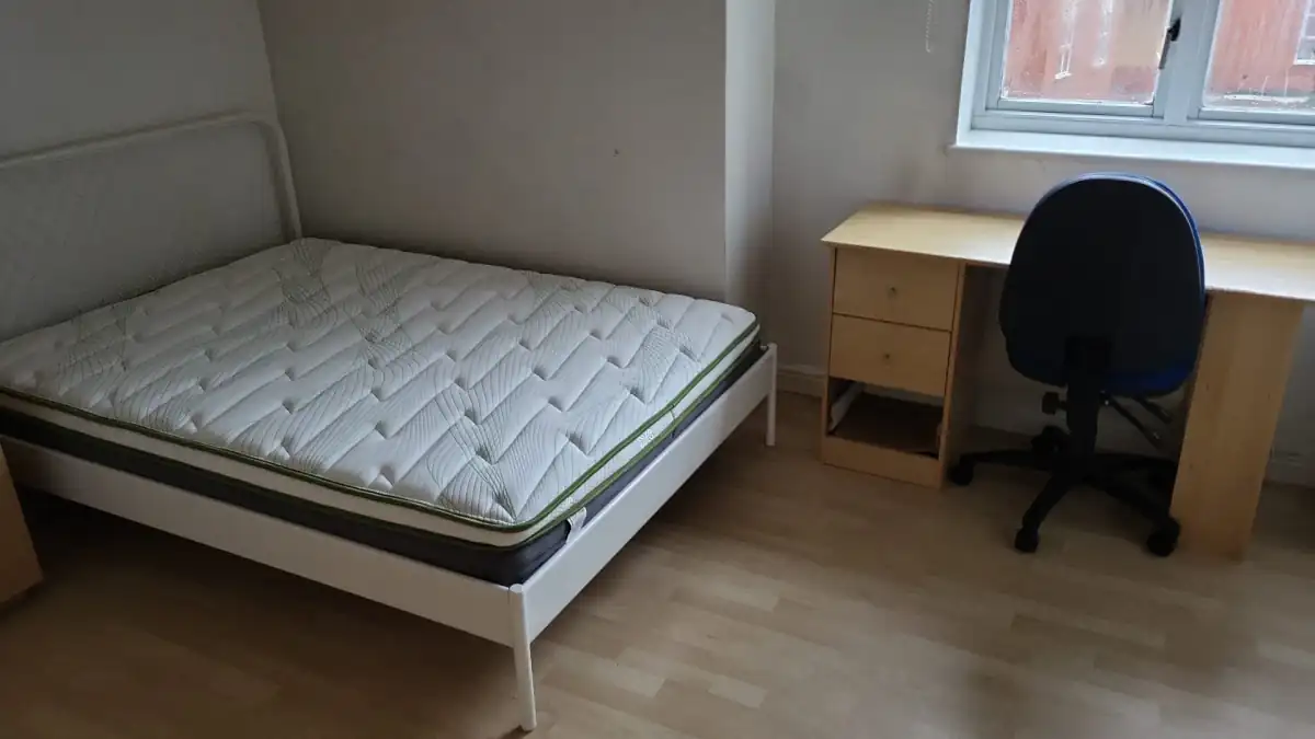 Mattress Removal in Cheadle Hulme - uniformed team with van