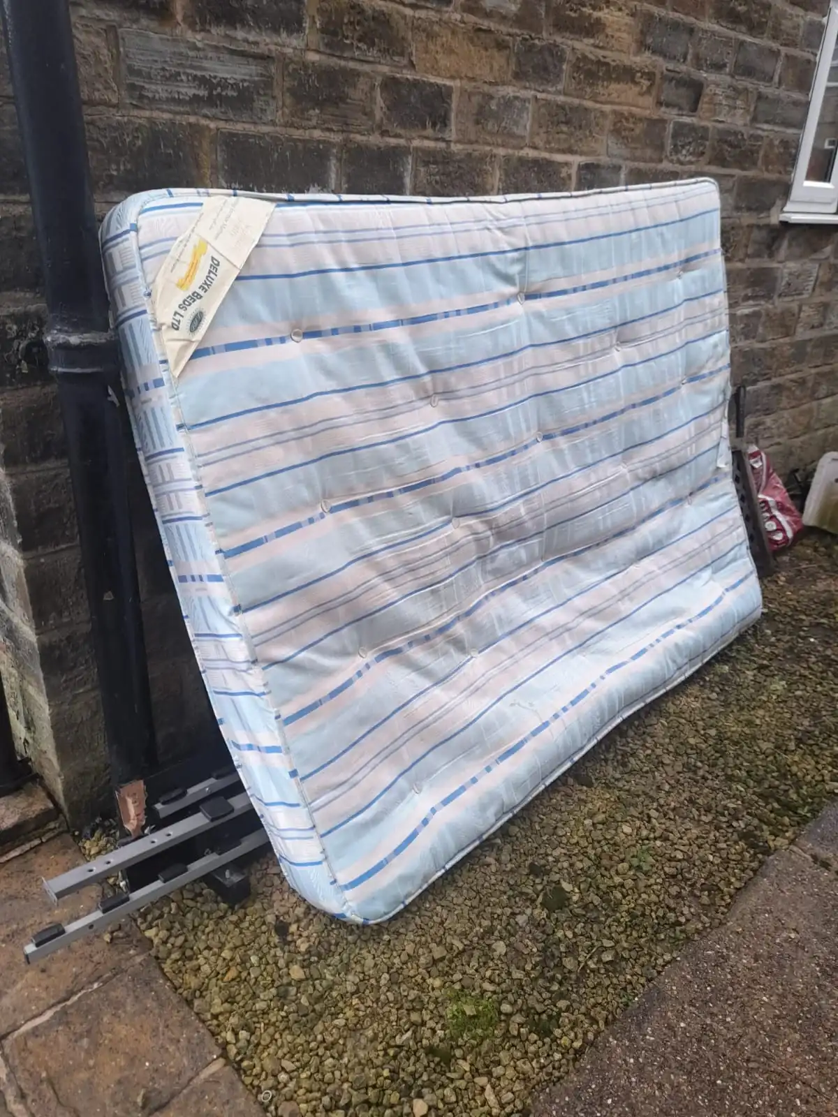 Mattress Removal in Congleton - uniformed team with van