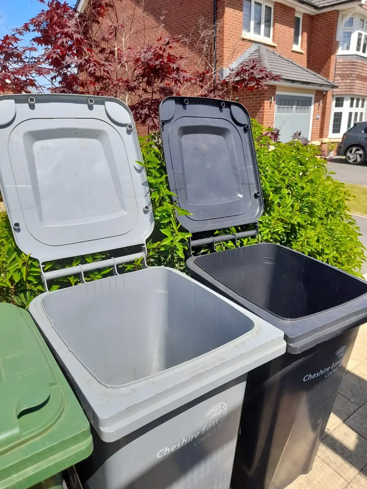 Emergency Bin Collection in Clitheroe - uniformed team with van