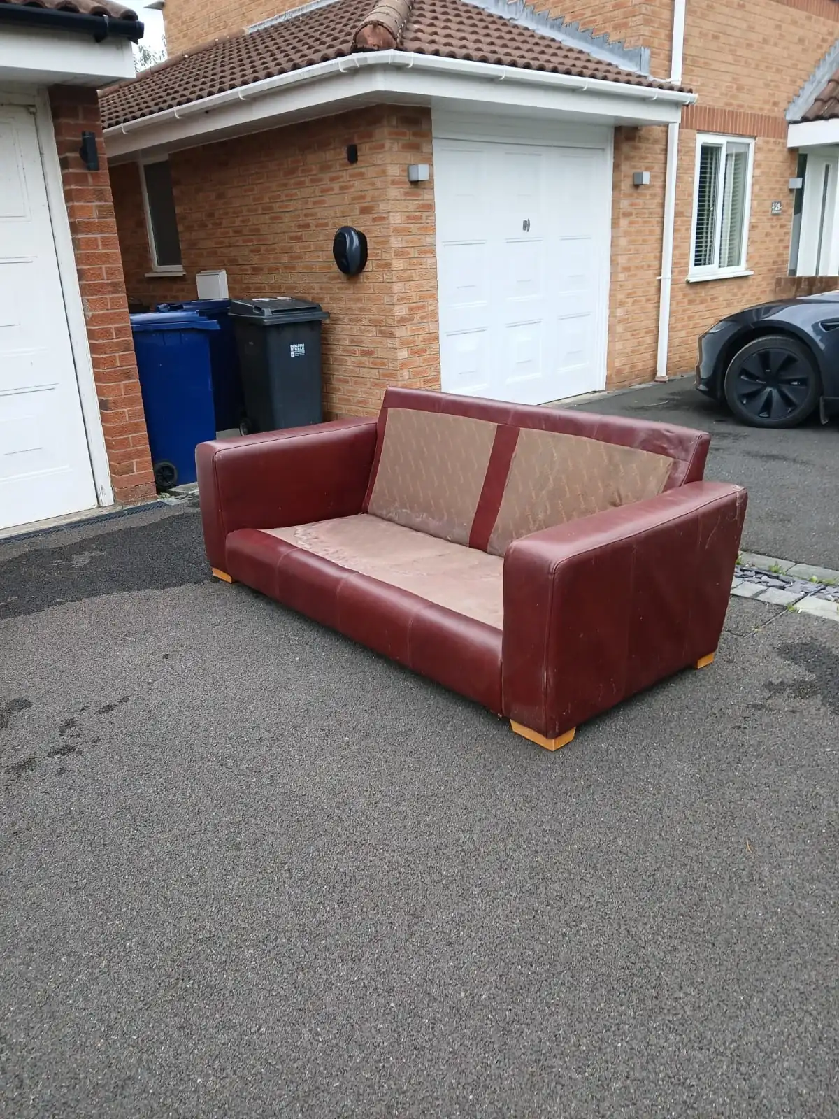 Sofa Removal in Bebington - uniformed team with van