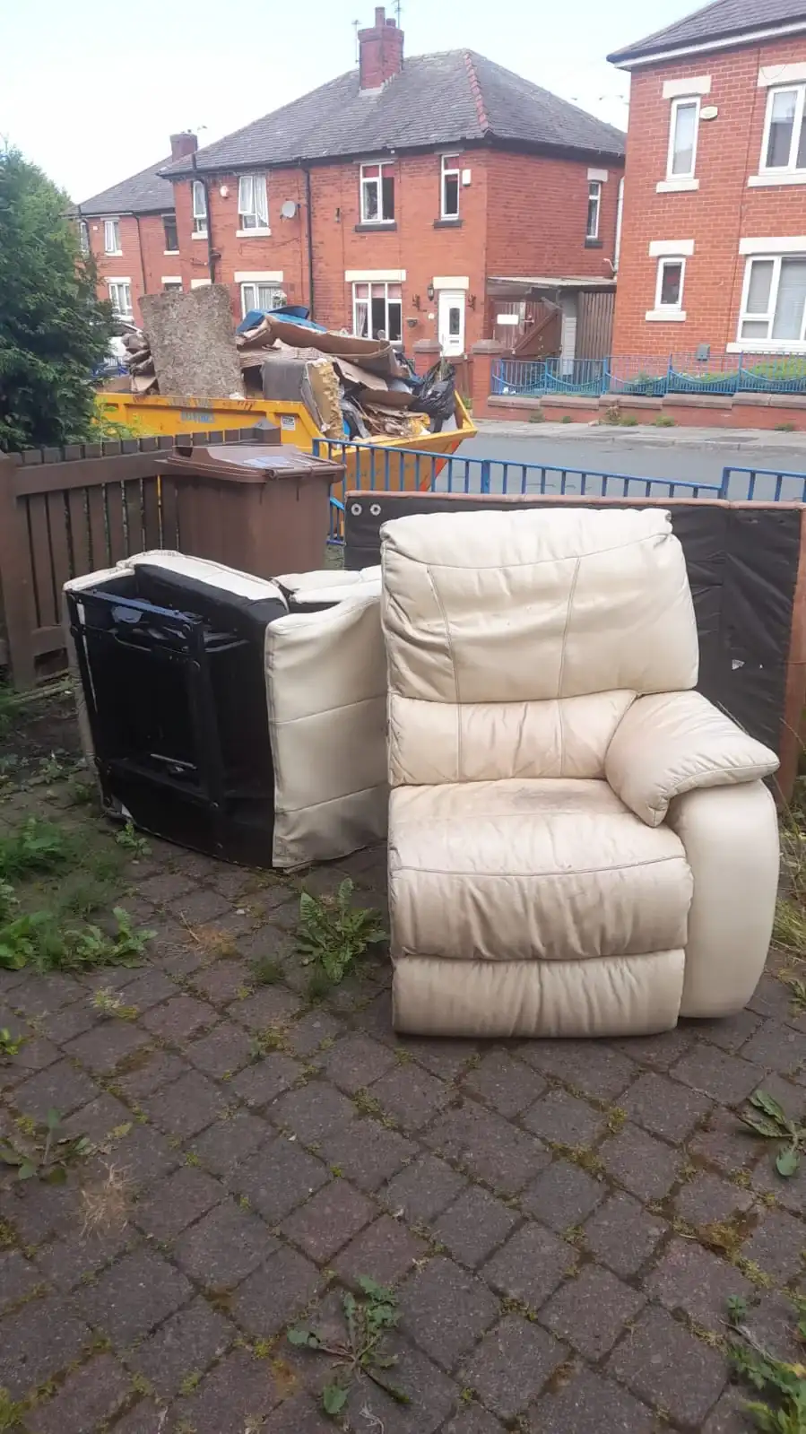 Sofa Removal in Runcorn - uniformed team with van